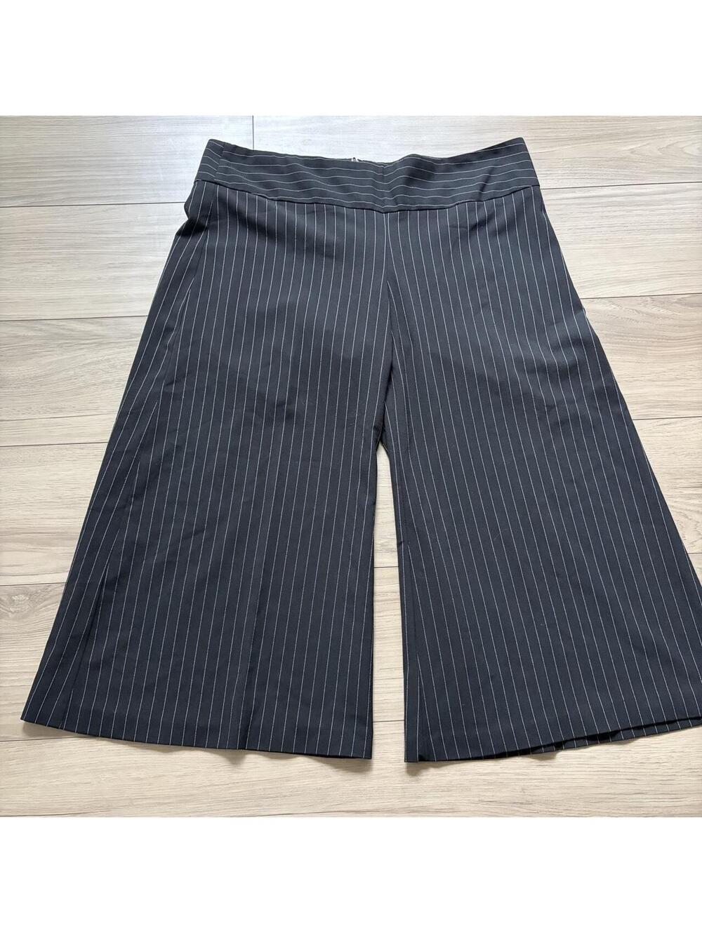 Y2K CHIC COQUETTE CAPRI PANTS - Picture 4 of 6